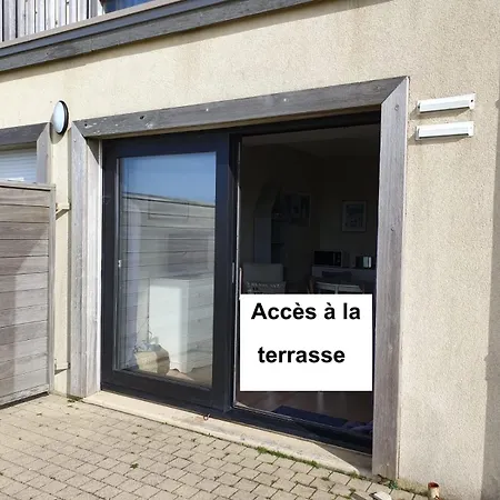 Brise De Sur La Naturelle, à , Parking