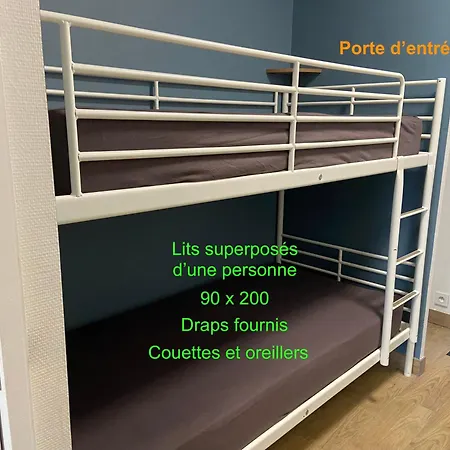 Brise De Sur La Naturelle, à , Parking Appartamento