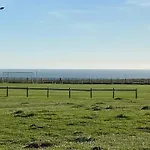 Brise De Sur La Naturelle, A , Parking