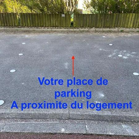 Brise De Sur La Naturelle, à , Parking *