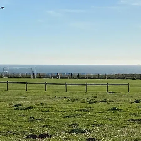 Brise De Sur La Naturelle, à , Parking