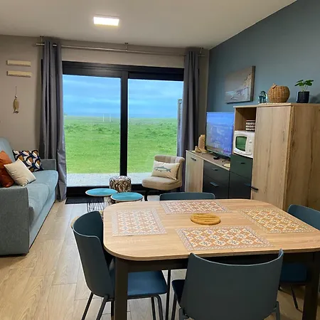 Appartement Brise De Sur La Naturelle, à , Parking