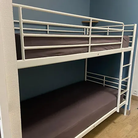 Brise De Sur La Naturelle, à , Parking Appartement