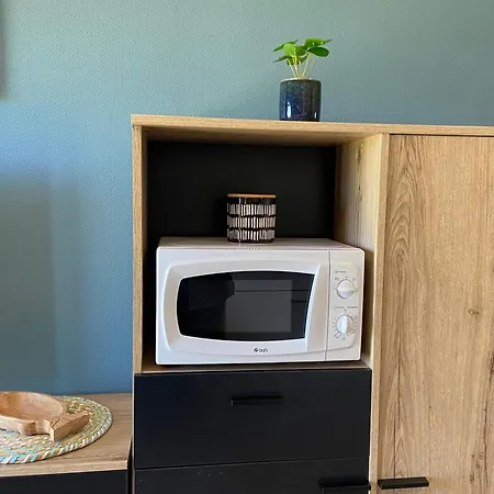 Brise De Sur La Naturelle, A , Parking דירה