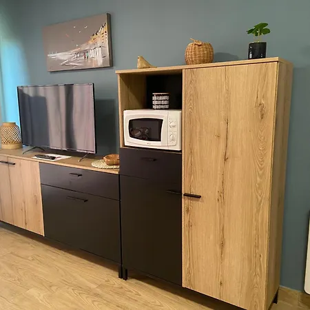 Brise De Sur La Naturelle, à , Parking Appartement *