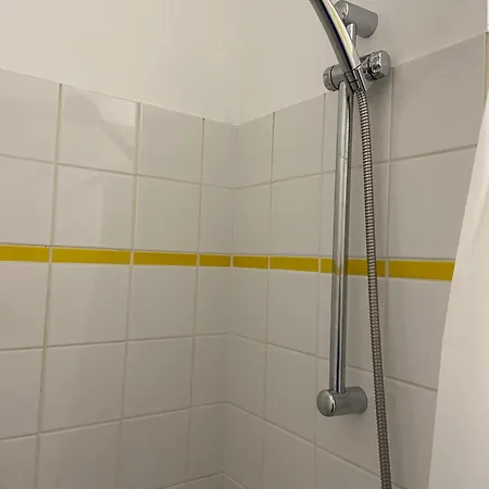 Brise De Sur La Naturelle, à , Parking