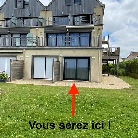 Brise De Sur La Naturelle, à , Parking