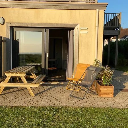 Brise De Sur La Naturelle, à , Parking *